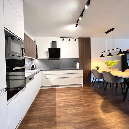 Manhattan S Terasou V Centre Mesta *